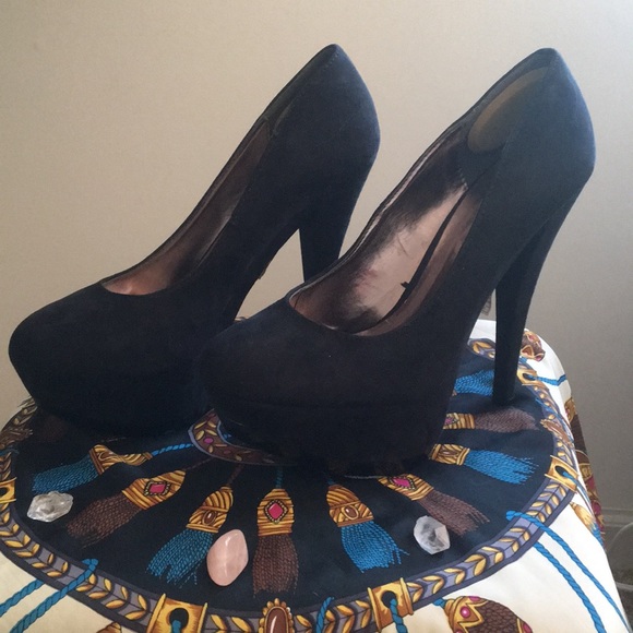 Forever 21 Black Velvet Pumps, Close-toe - Picture 4 of 5